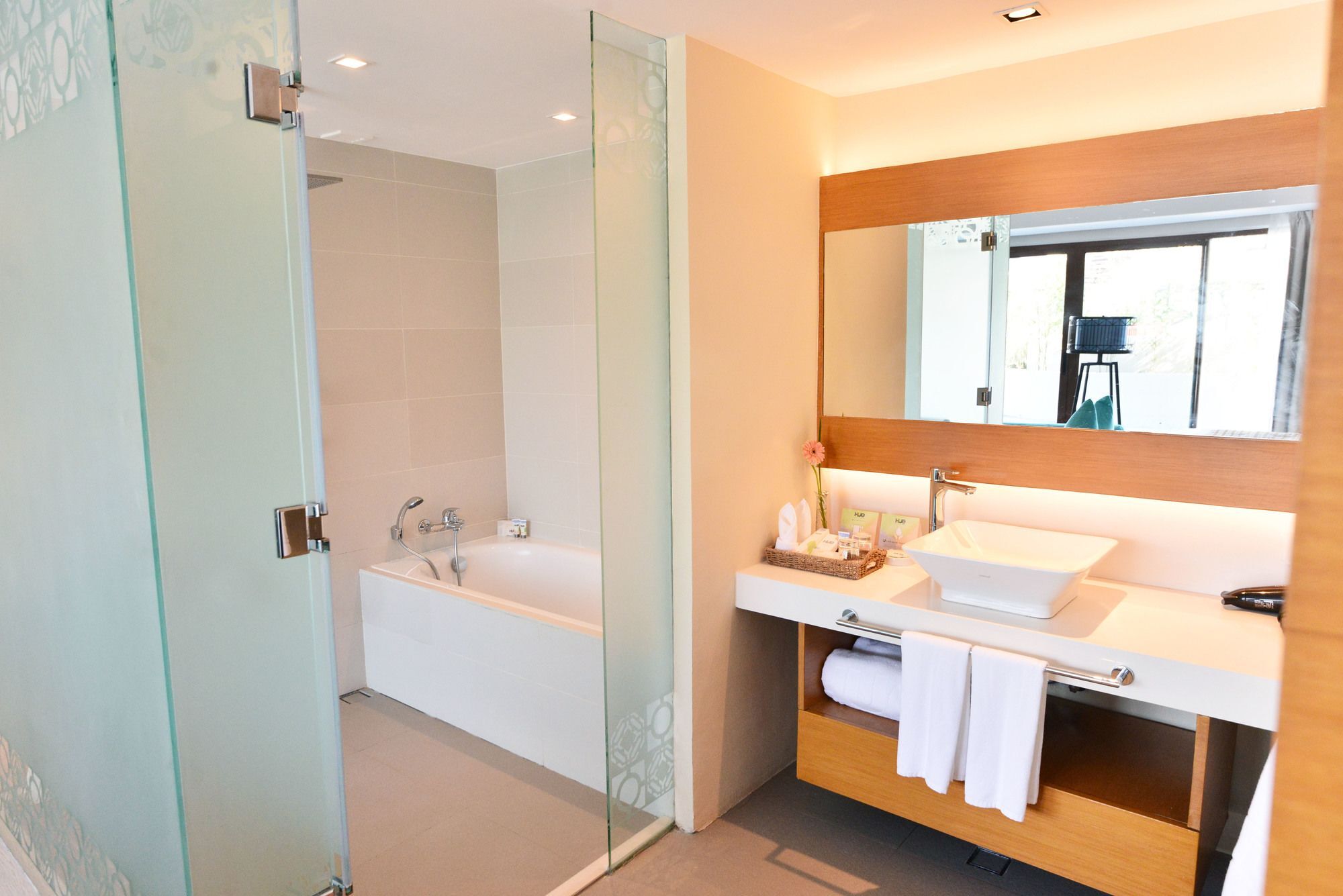 Hue Hotels And Resorts Boracay Managed By Hii Manoc-Manoc Exteriör bild